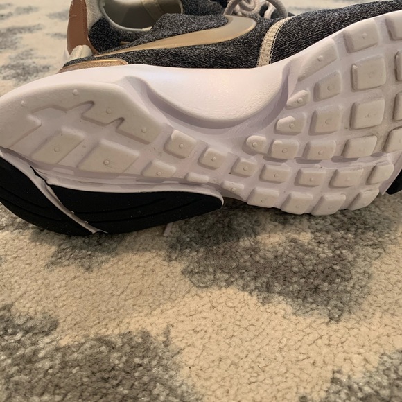 NIKE- 3 Pairs Of Sneakers/Running Shoes - Picture 5 of 7